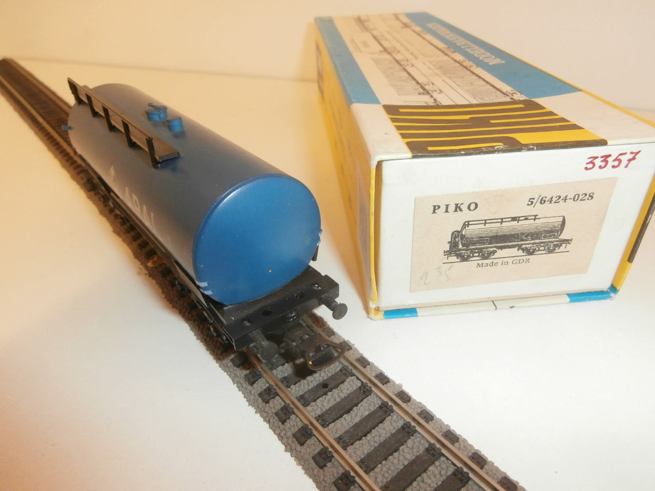 WAGON CITERNE ARAL PIKO