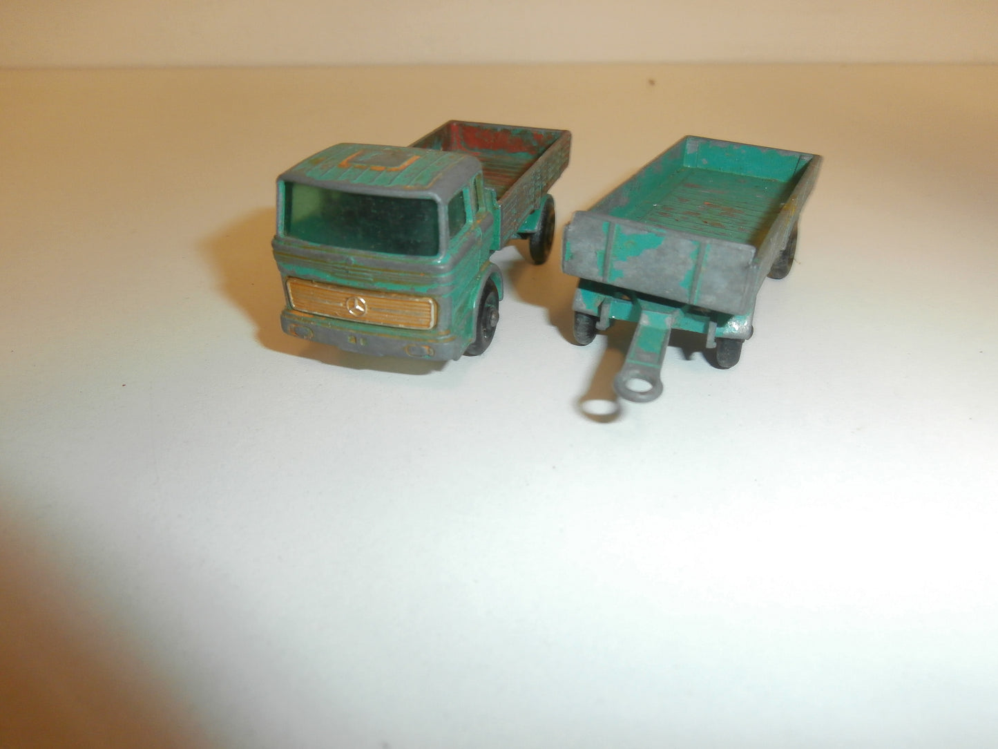 MATCHBOX SERIE MERCEDES TRUCK N°1 &2