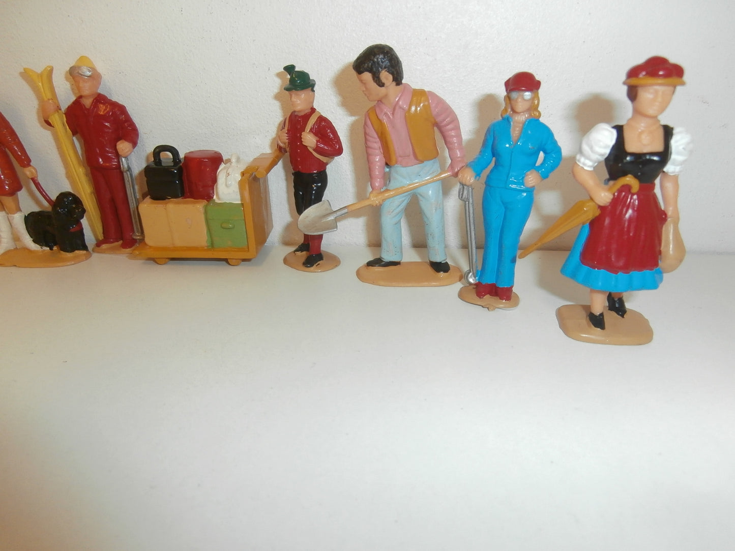 PERSONNAGES DIVERS LGB