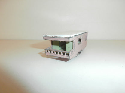 MATCHBOX  SUPERFAST  TRAILER CARAVAN N°25