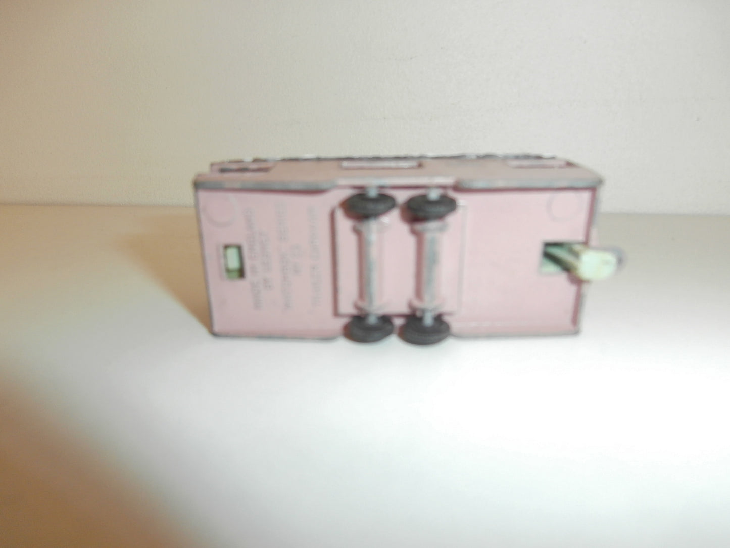 MATCHBOX  SUPERFAST  TRAILER CARAVAN N°25