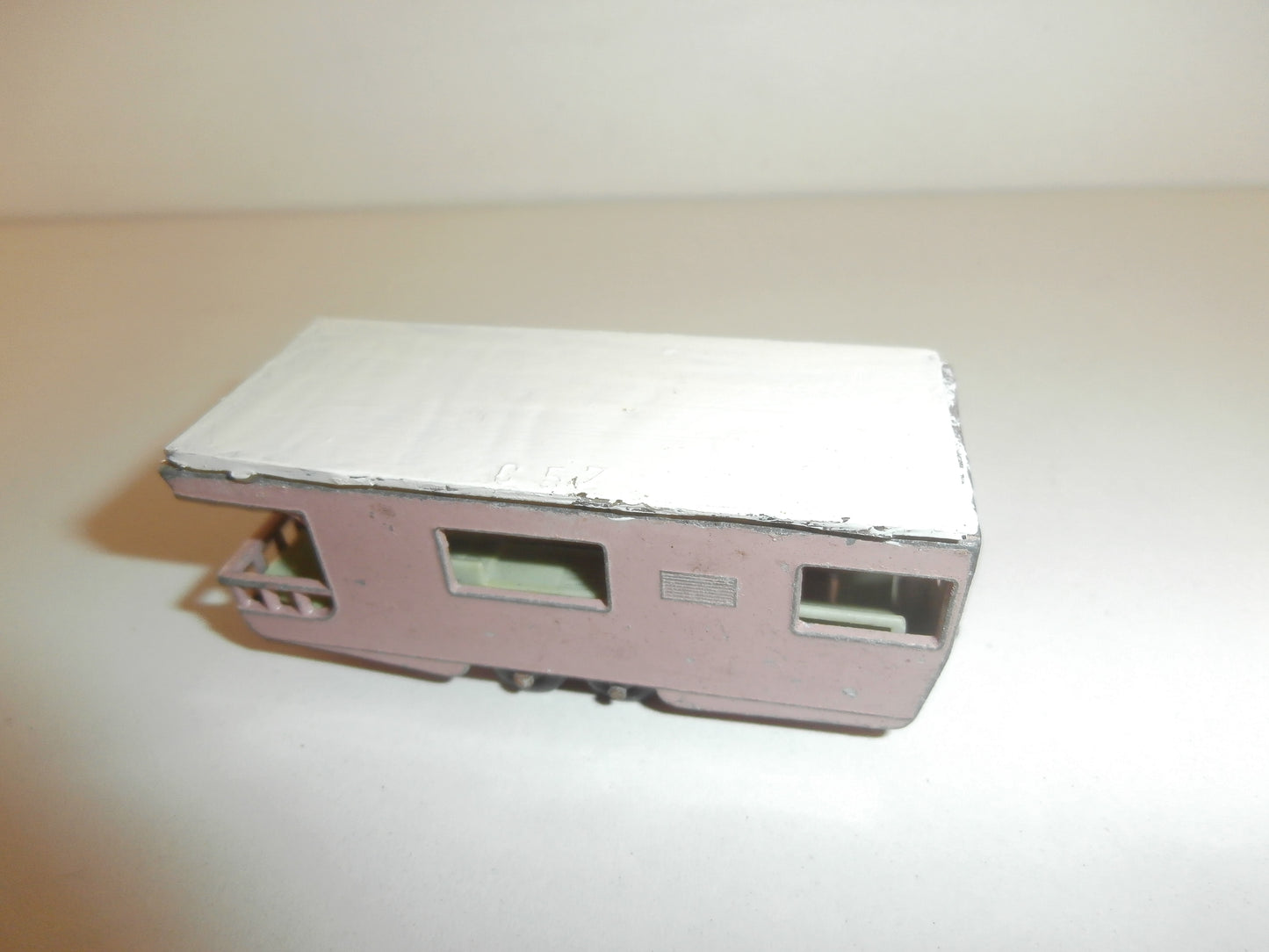 MATCHBOX  SUPERFAST  TRAILER CARAVAN N°25