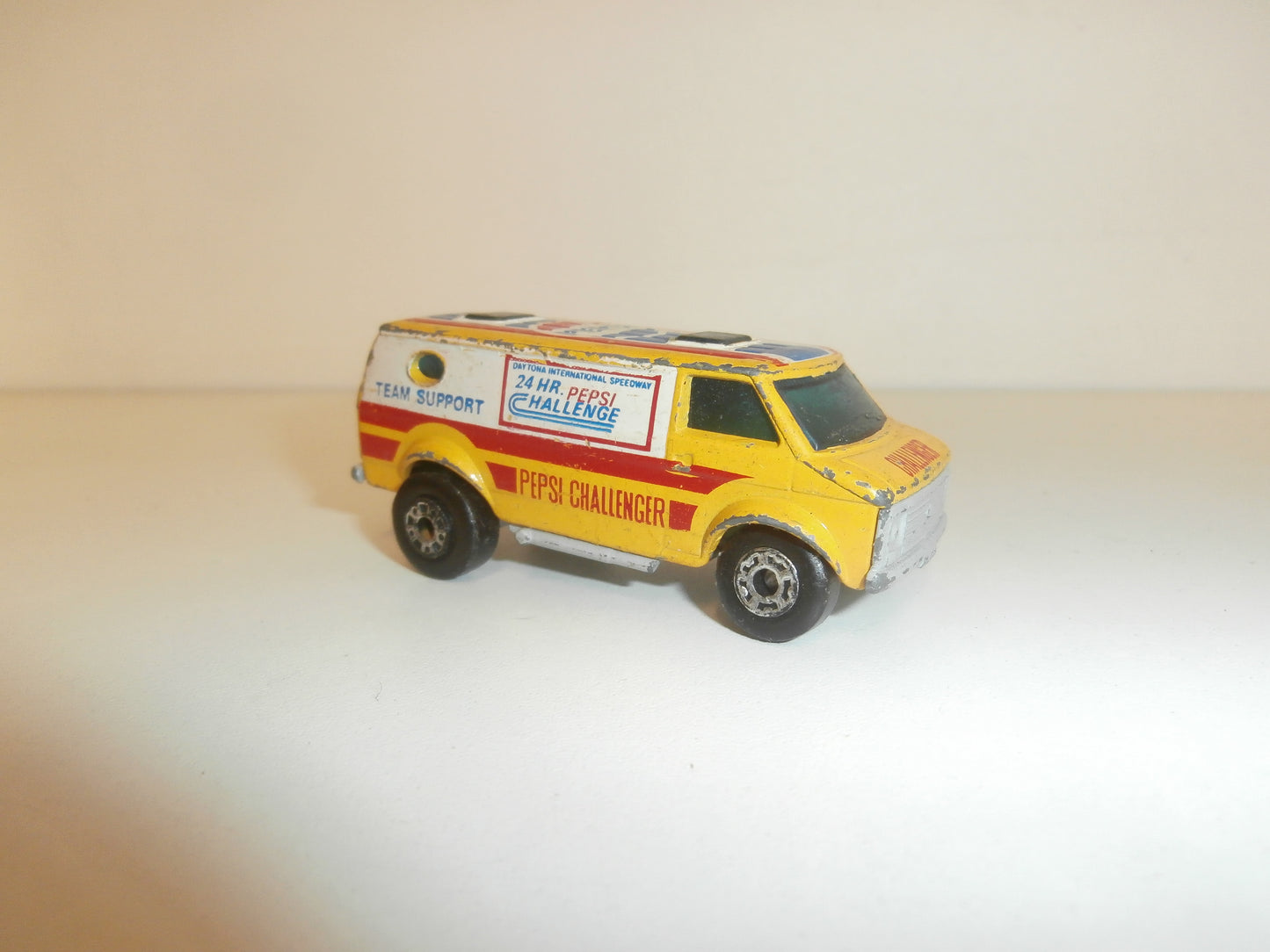 MATCHBOX  SUPERFAST  CHEVY VAN PEPSI
